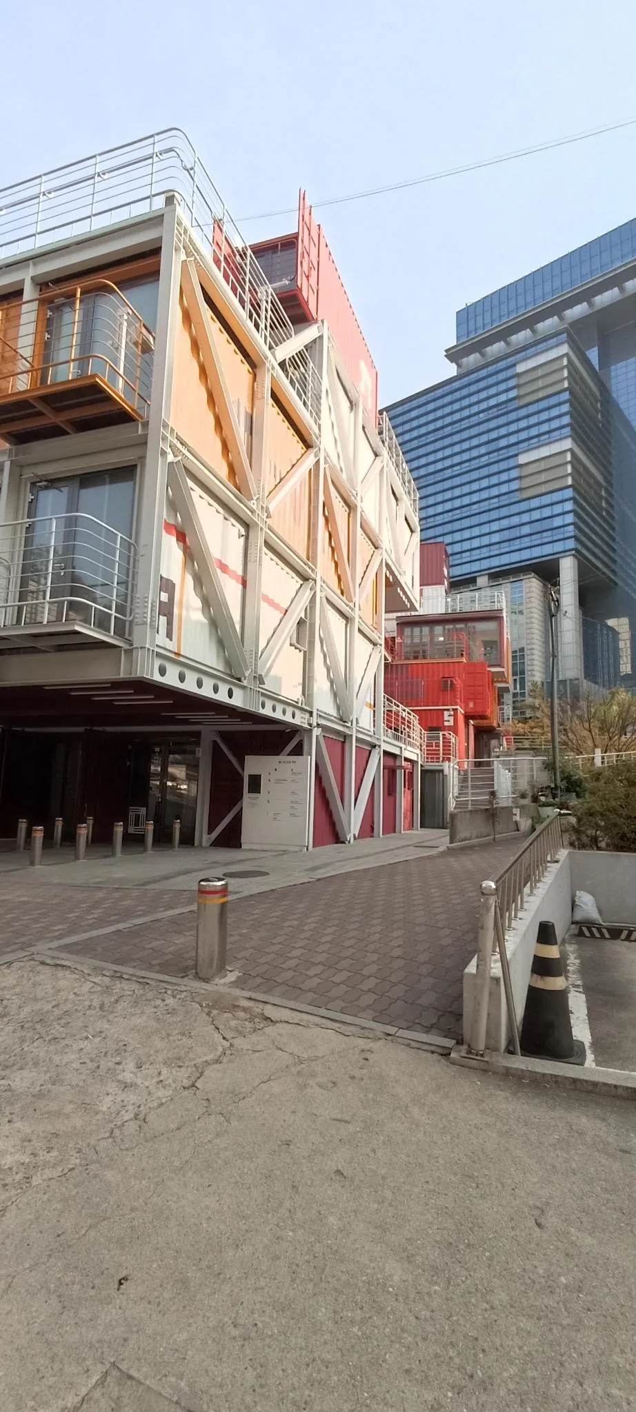 Picture of the π-ville 99 experimental campus at KUBS