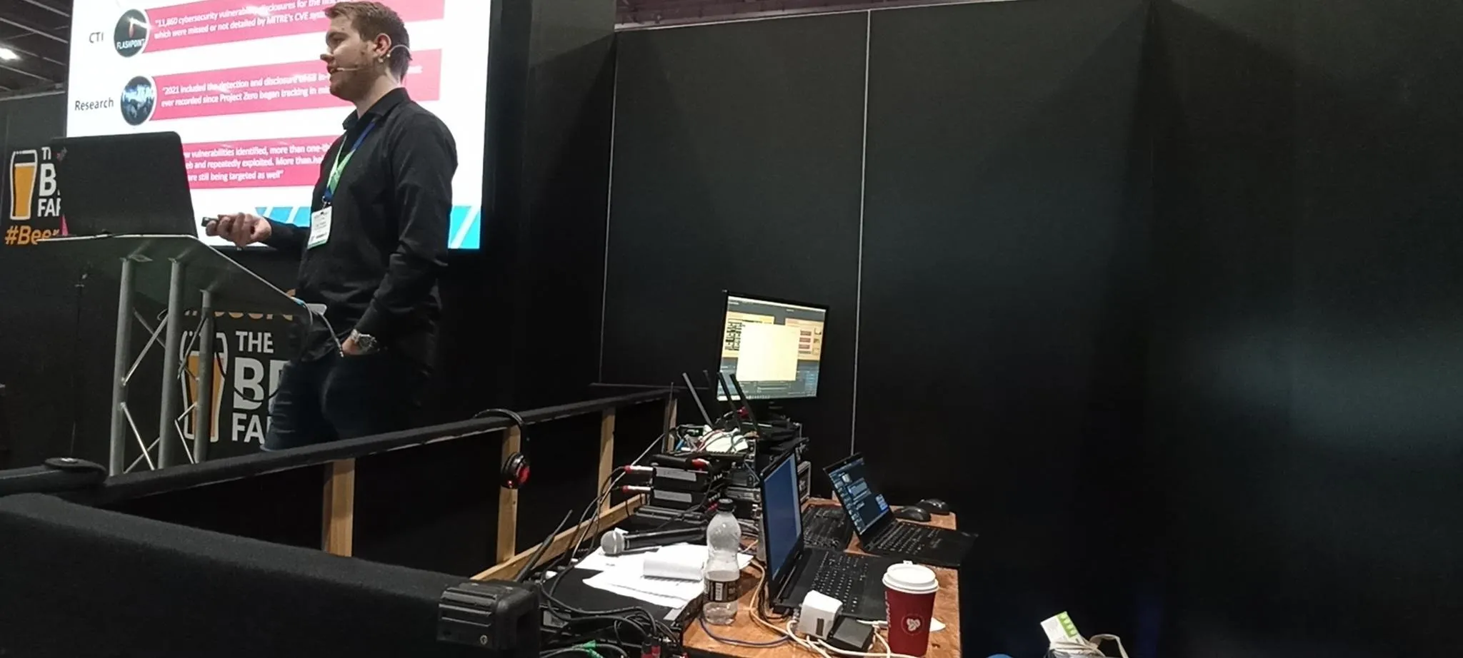 Picture of the audiovisual setup, but live