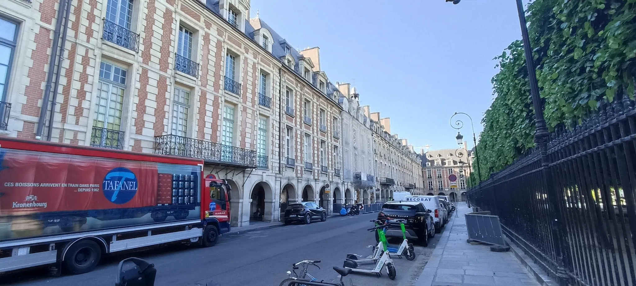 Picture of a Parisian Street