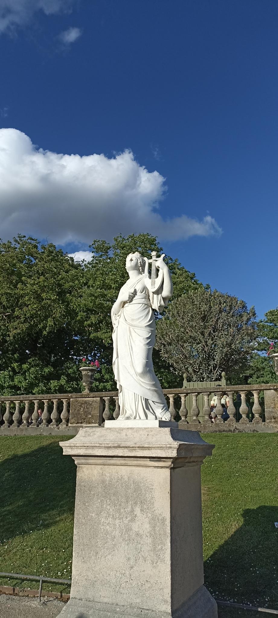 A statue in the Luxembourg Gardens