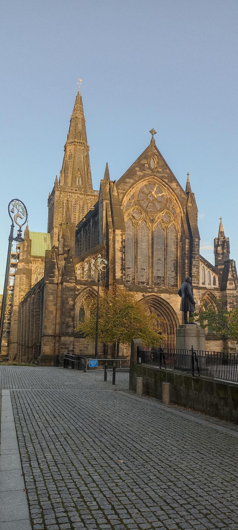 Picture of the Glasgow Cathedral.