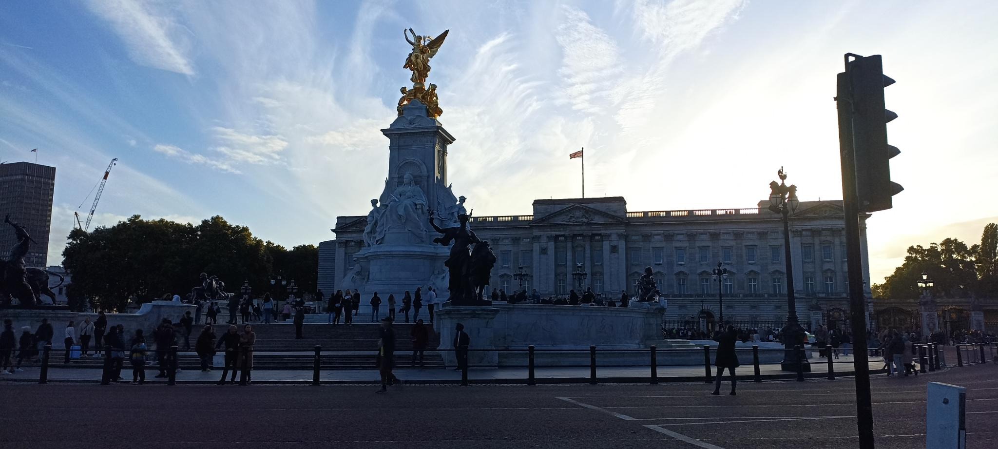 Picture of Buckingham Palace.